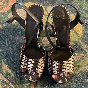 Tory Burch platform sandal. Super stylish.